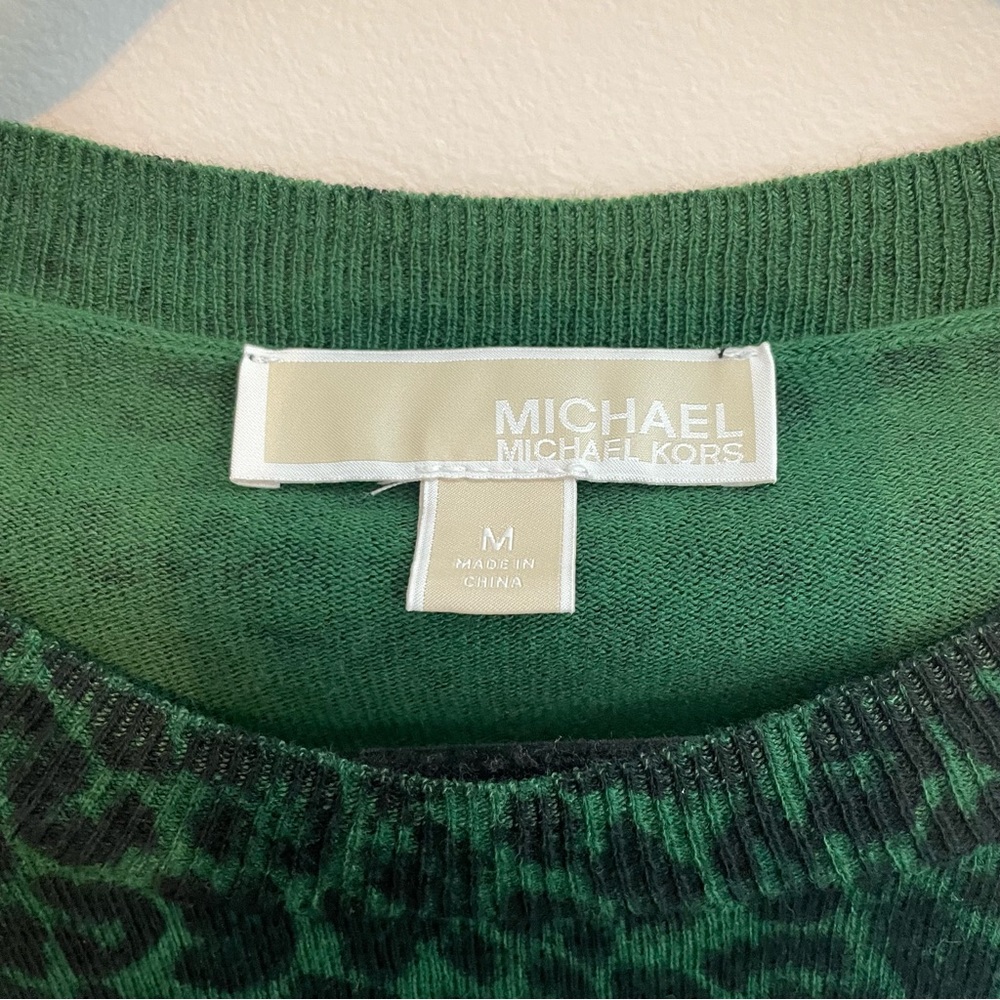 MICHAEL KORS Green Cheetah Print Lightweight Sweater - Size Medium - Picture 4 of 9